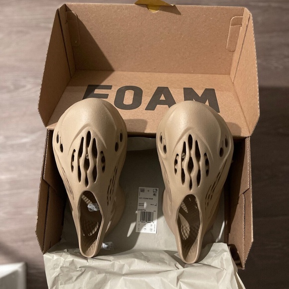 Adidas Yeezy Foam RNNR Mist - Picture 9 of 9